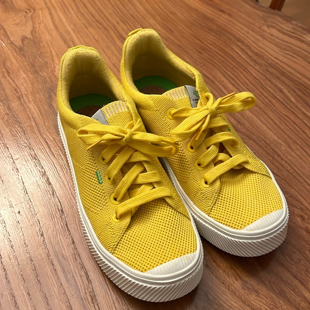 Cariuma Ibi Yellow Sneakers women’s  sz 7.5